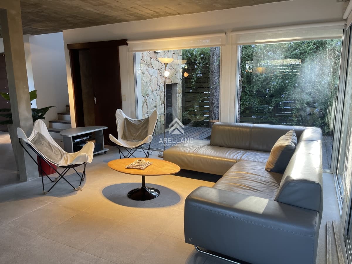 Casa ID.3639 - Moderna casa en venta de 3 dormitorios en Montoya, La Barra
