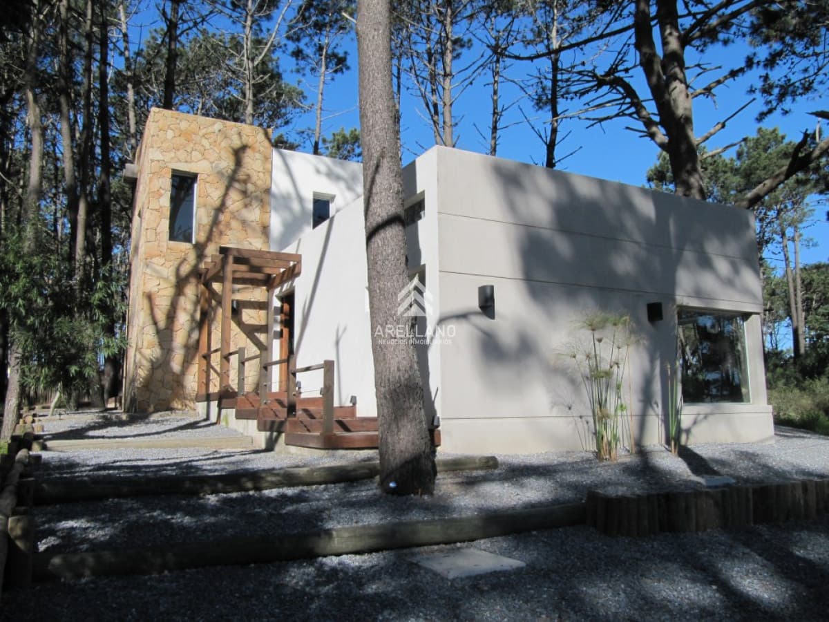 Casa ID.3639 - Moderna casa en venta de 3 dormitorios en Montoya, La Barra