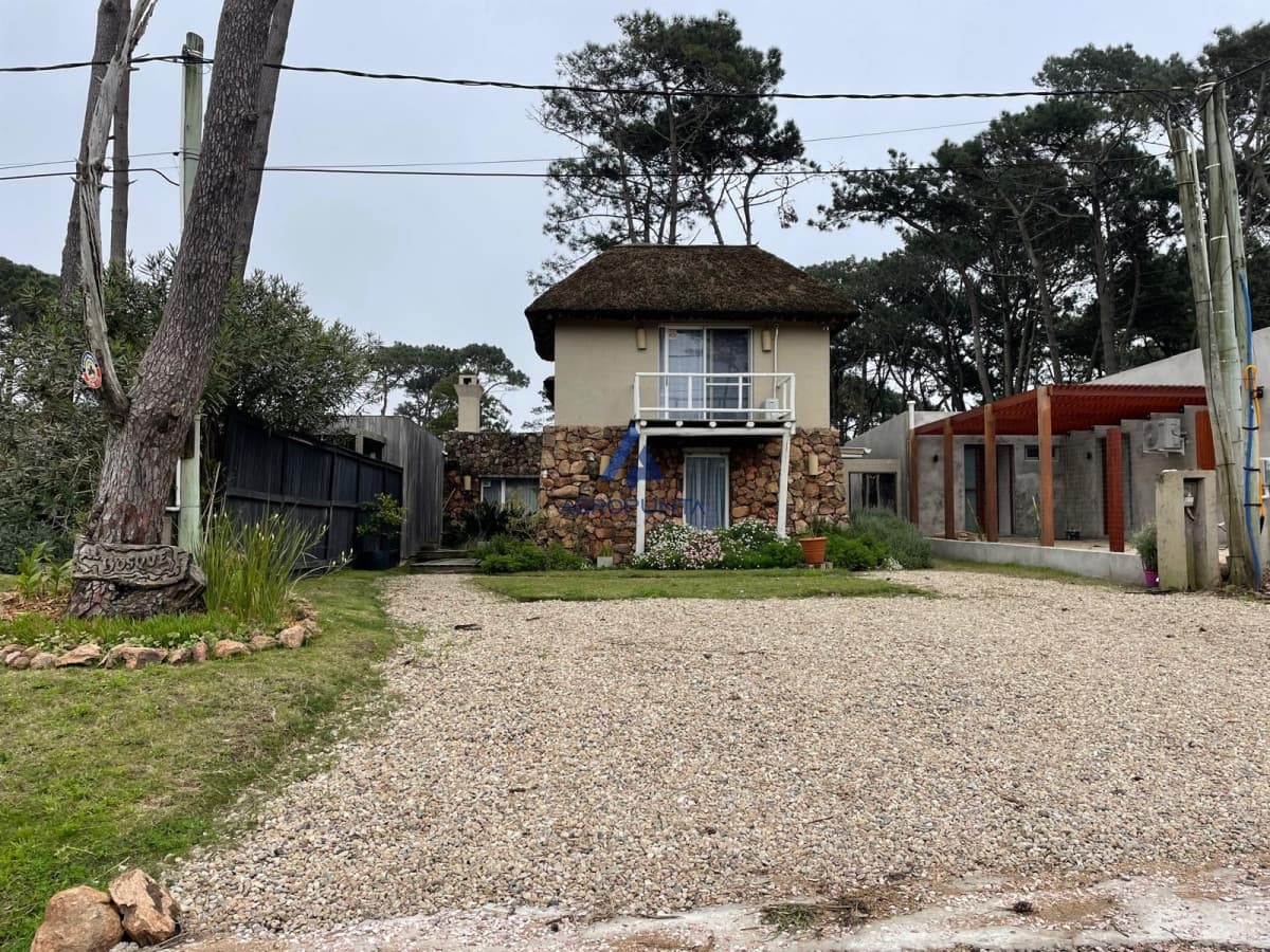 Casa de 4 dormitorios en Montoya, La Barra  -