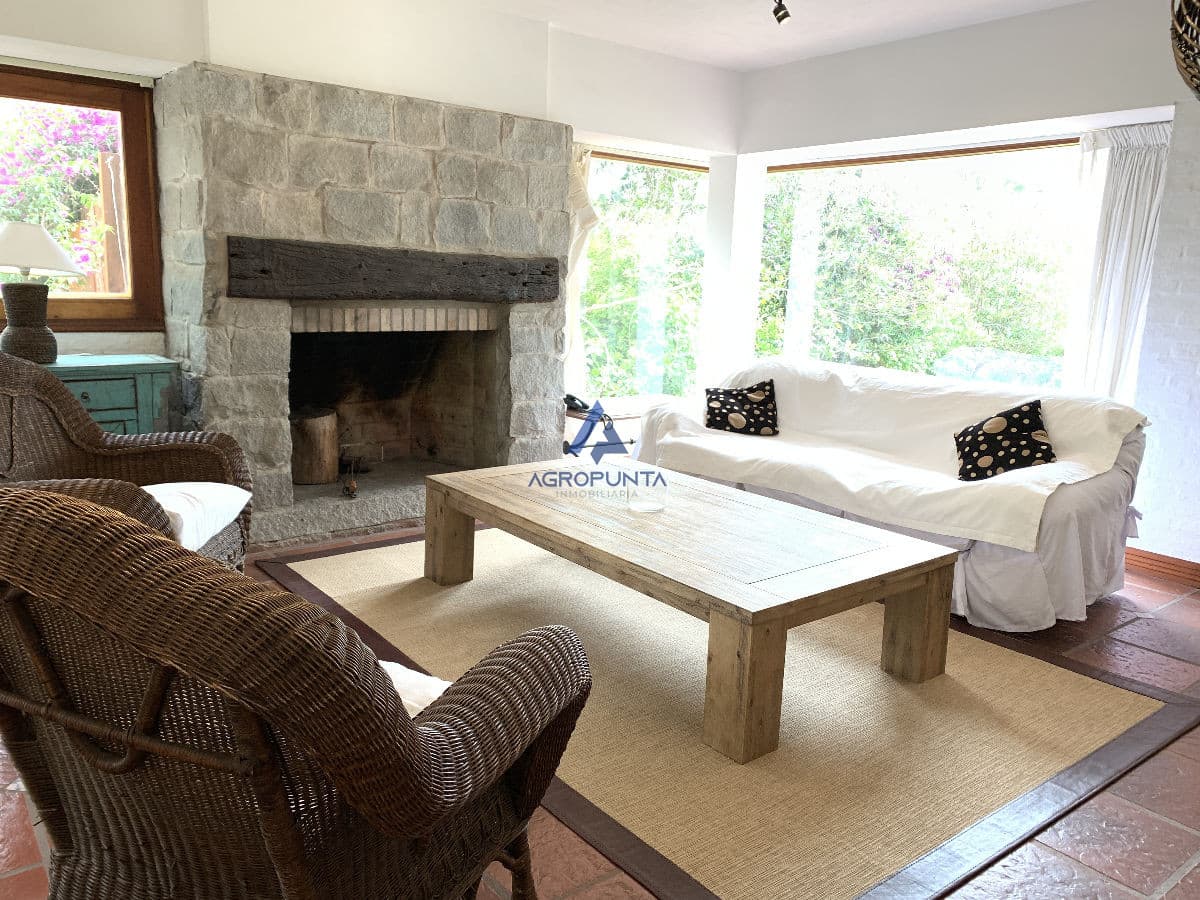 Se alquila espectacular casa por temporada  -