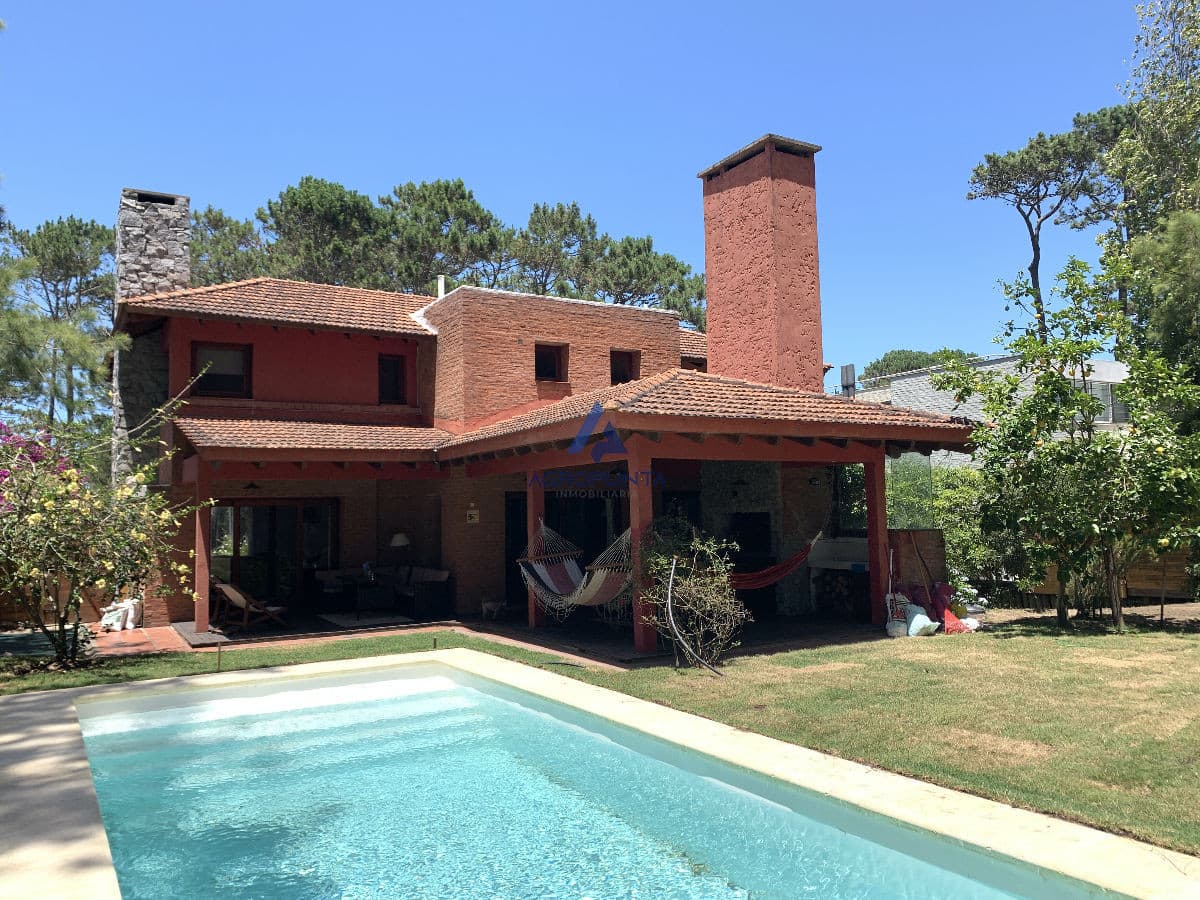 Se alquila espectacular casa por temporada  -