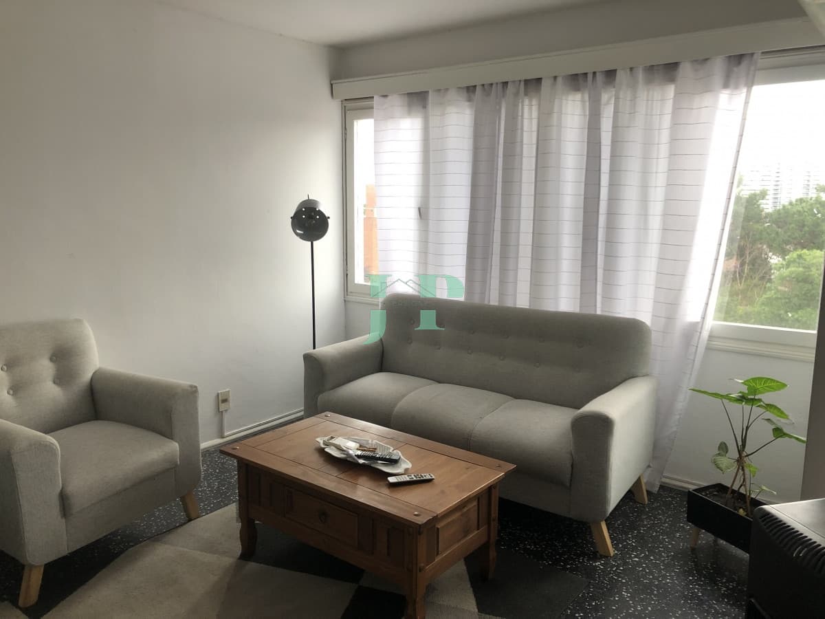 Venta de apartamento en Edificio Malvinas