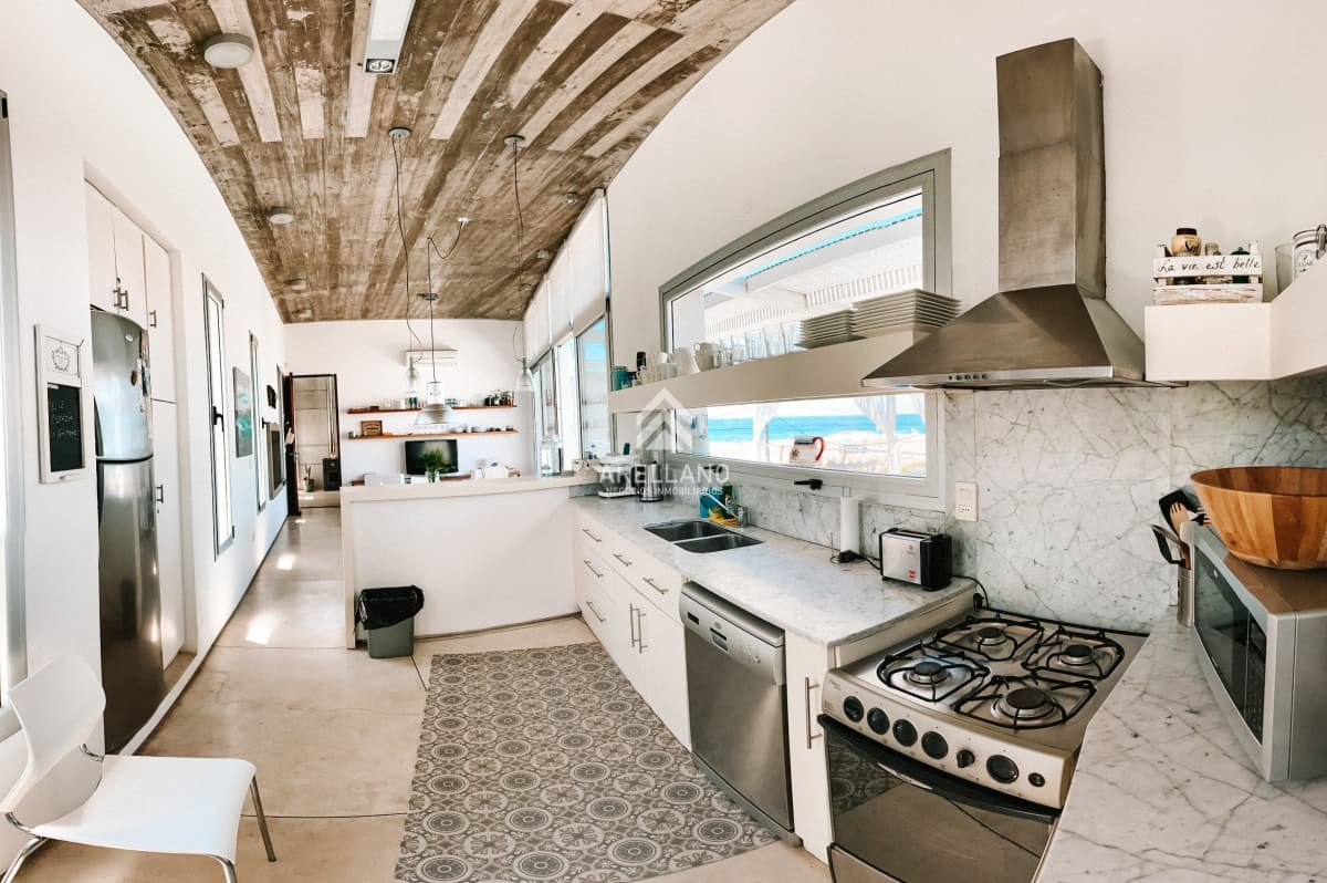 Casa ID.5673 - CASA FRENTE AL MAR EN EL CHORRO EN VENTA