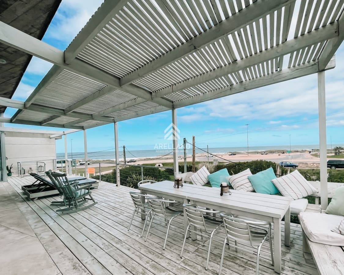 Casa ID.5673 - CASA FRENTE AL MAR EN EL CHORRO EN VENTA