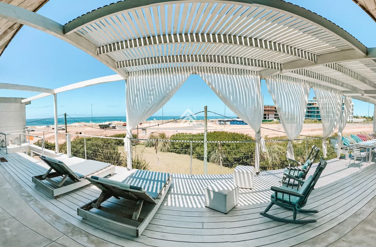 Casa ID.5673 - CASA FRENTE AL MAR EN EL CHORRO EN VENTA