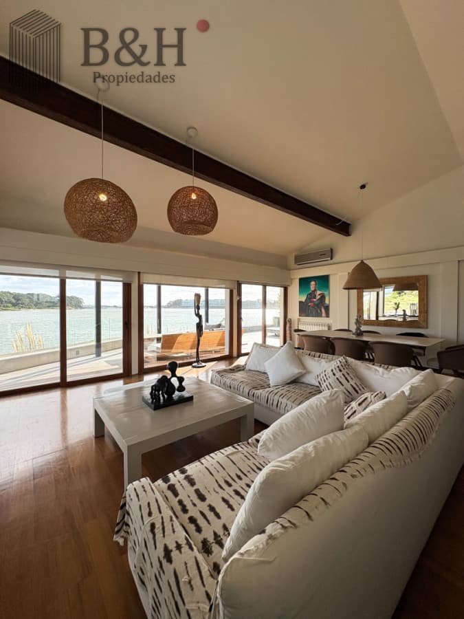 CASA EN VENTA PRIMERA LINEA AL ARROYO DE LA BARRA