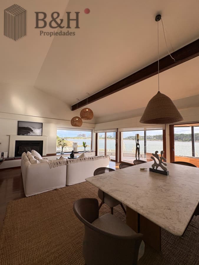 CASA EN VENTA PRIMERA LINEA AL ARROYO DE LA BARRA