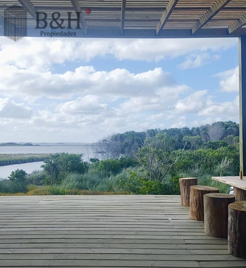 Casa con vista a la laguna!