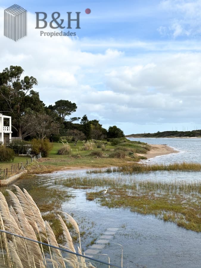 CASA EN VENTA PRIMERA LINEA AL ARROYO DE LA BARRA