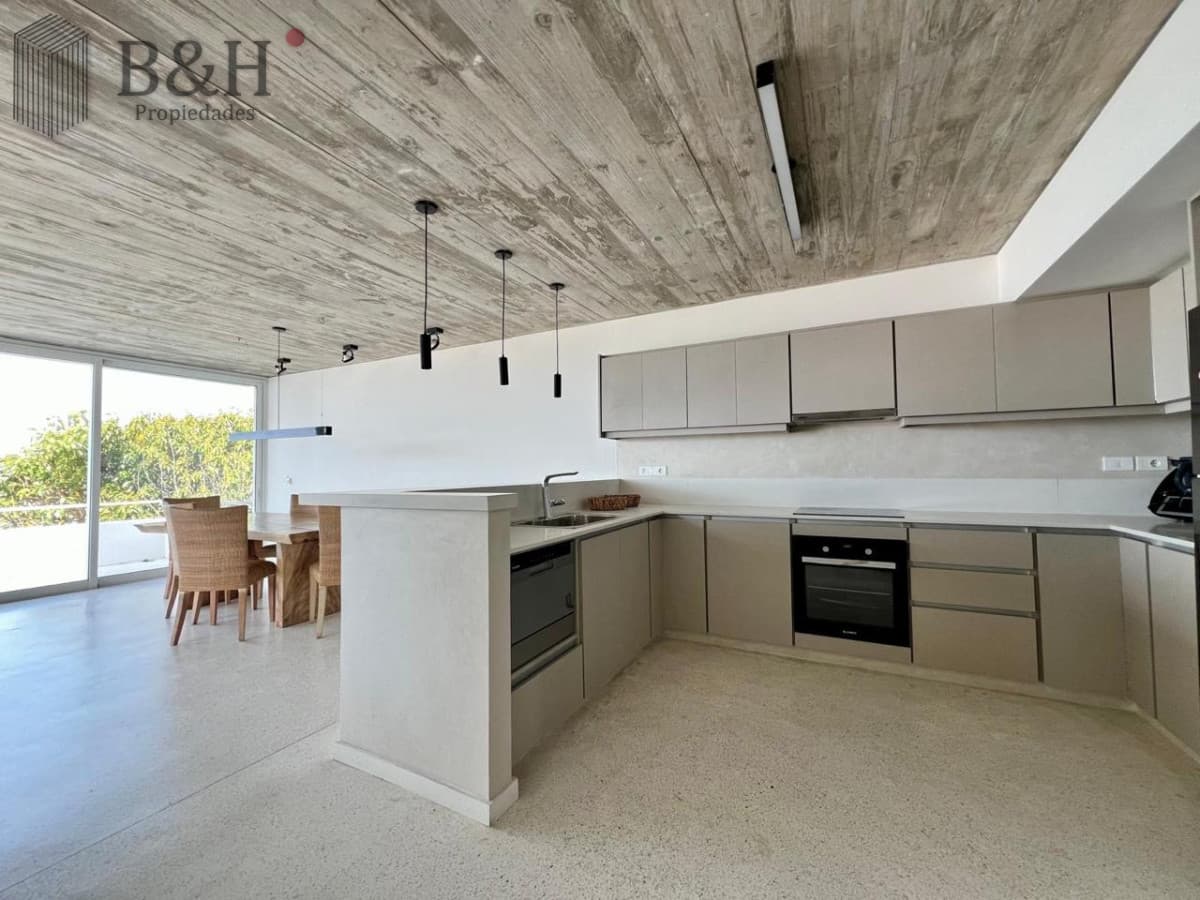 CASA EN BIKINI