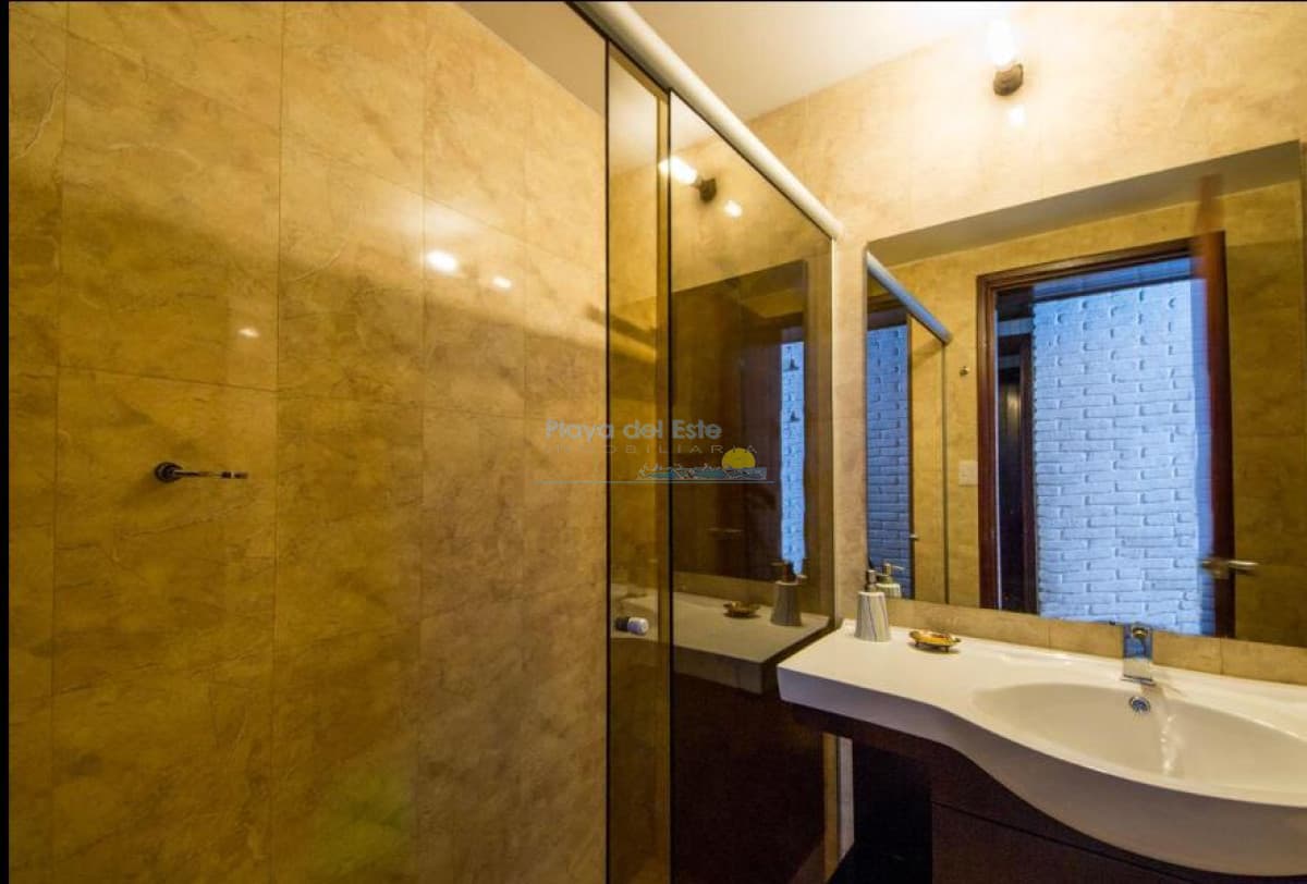 ESPECTACULAR CASA PUNTA DEL ESTE - Inmobiliaria Playa del Este