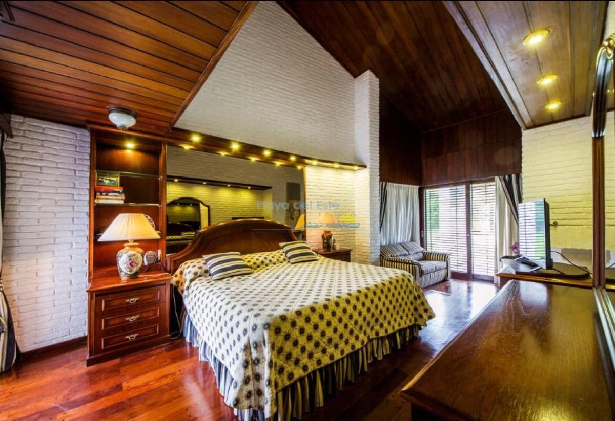 ESPECTACULAR CASA PUNTA DEL ESTE - Inmobiliaria Playa del Este