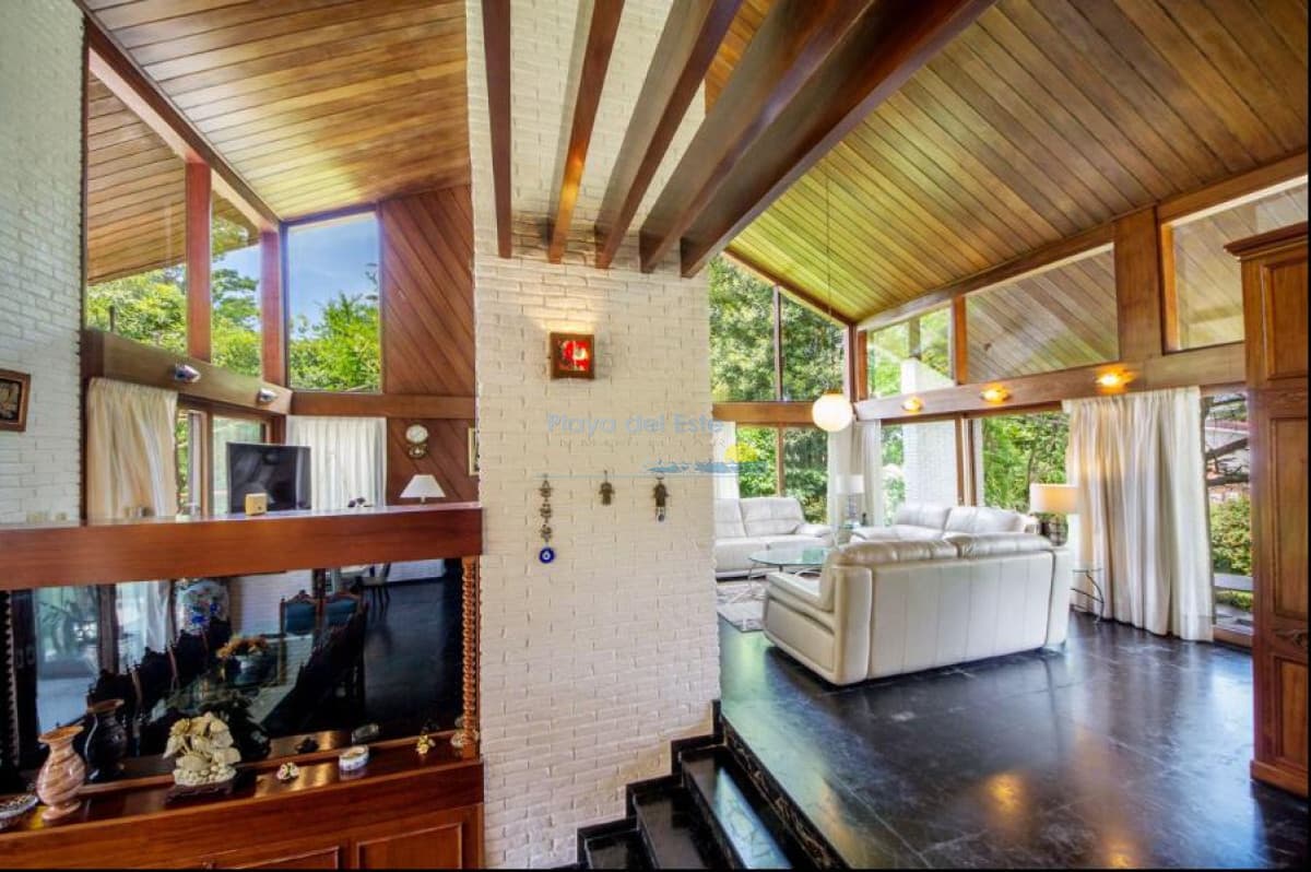 ESPECTACULAR CASA PUNTA DEL ESTE - Inmobiliaria Playa del Este