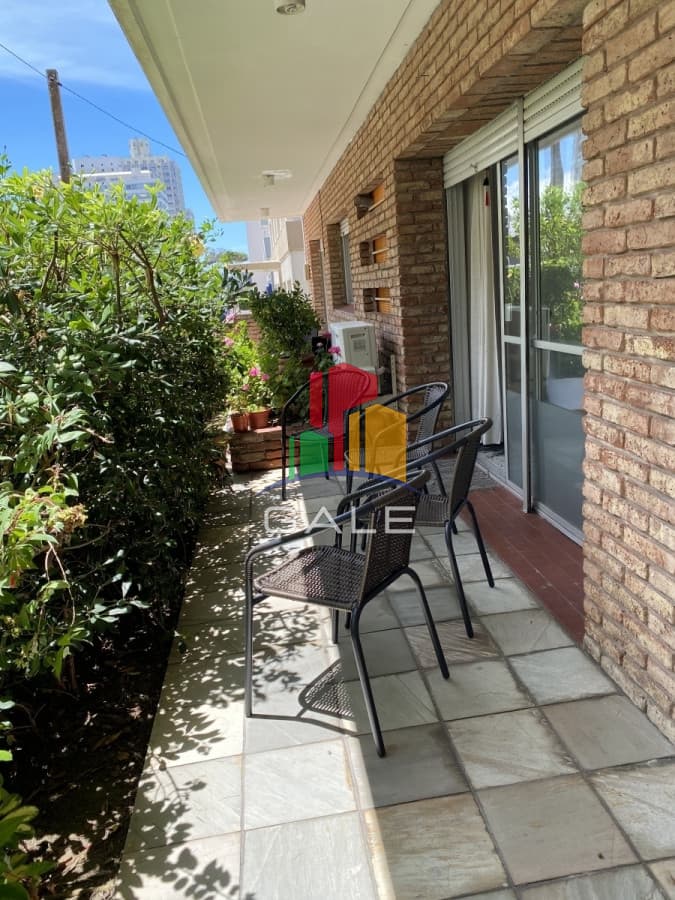 Hermoso apartamento estilo casita a una cuadra del mar.  -