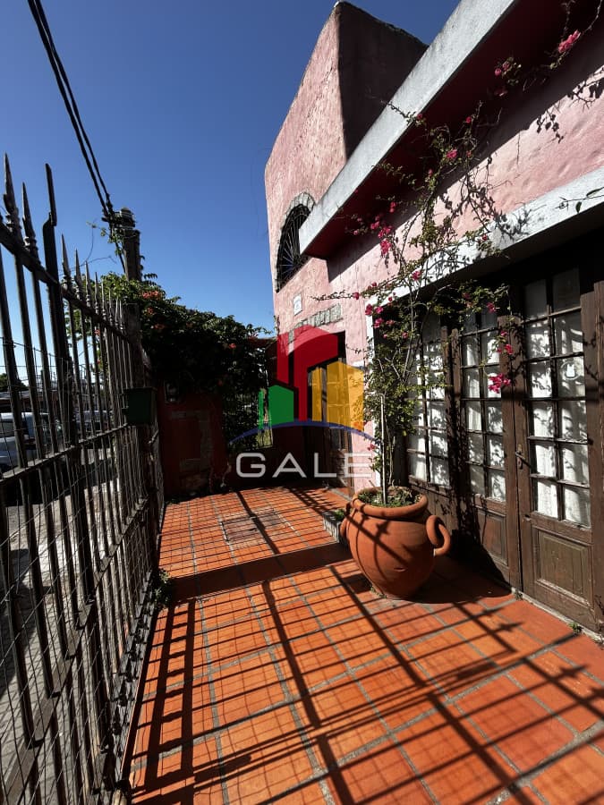 Gale Propiedades & Escribanía Casa ID.4510 - Ideal para comercio o vivienda
