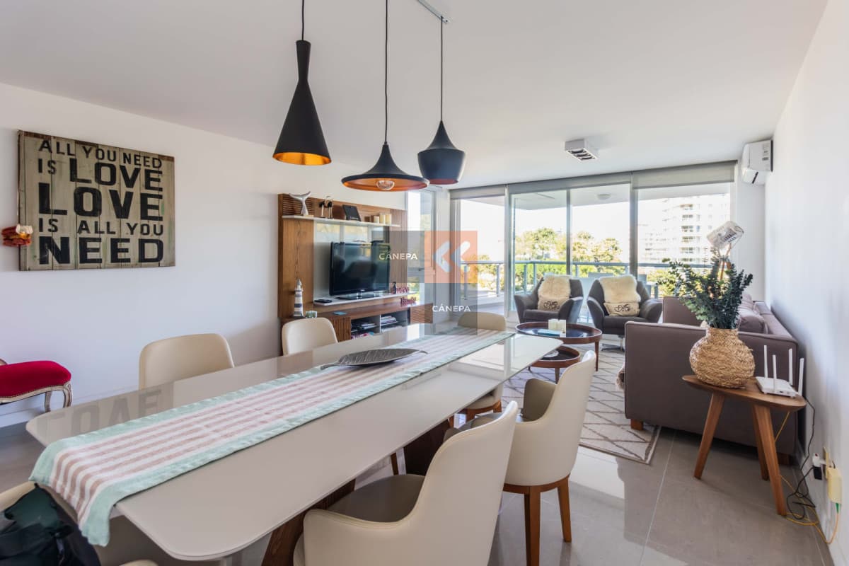 Departamento de 3 suites en venta en zona Roosevelt