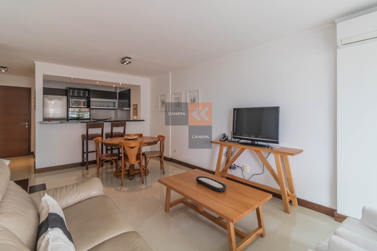 Apartamento  en Edificio de Categoría con todos los servicios.