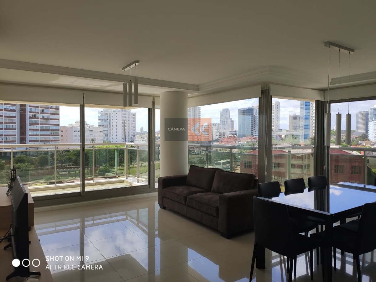 Edificio de lujo, a metros a la Mansa y de la Brava, orientación al Norte