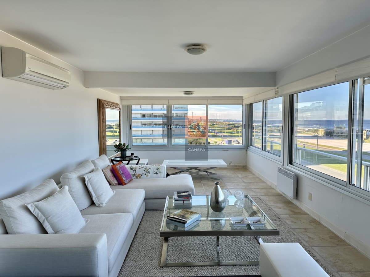 Apartamento en venta en primera linea de 3 dormitorios