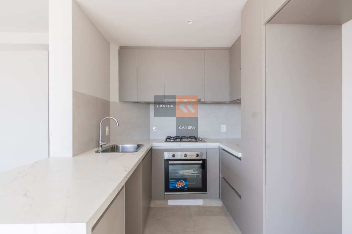 Alquiler apartamento de 2 dormitorios en Carrasco con seguridad y servicios