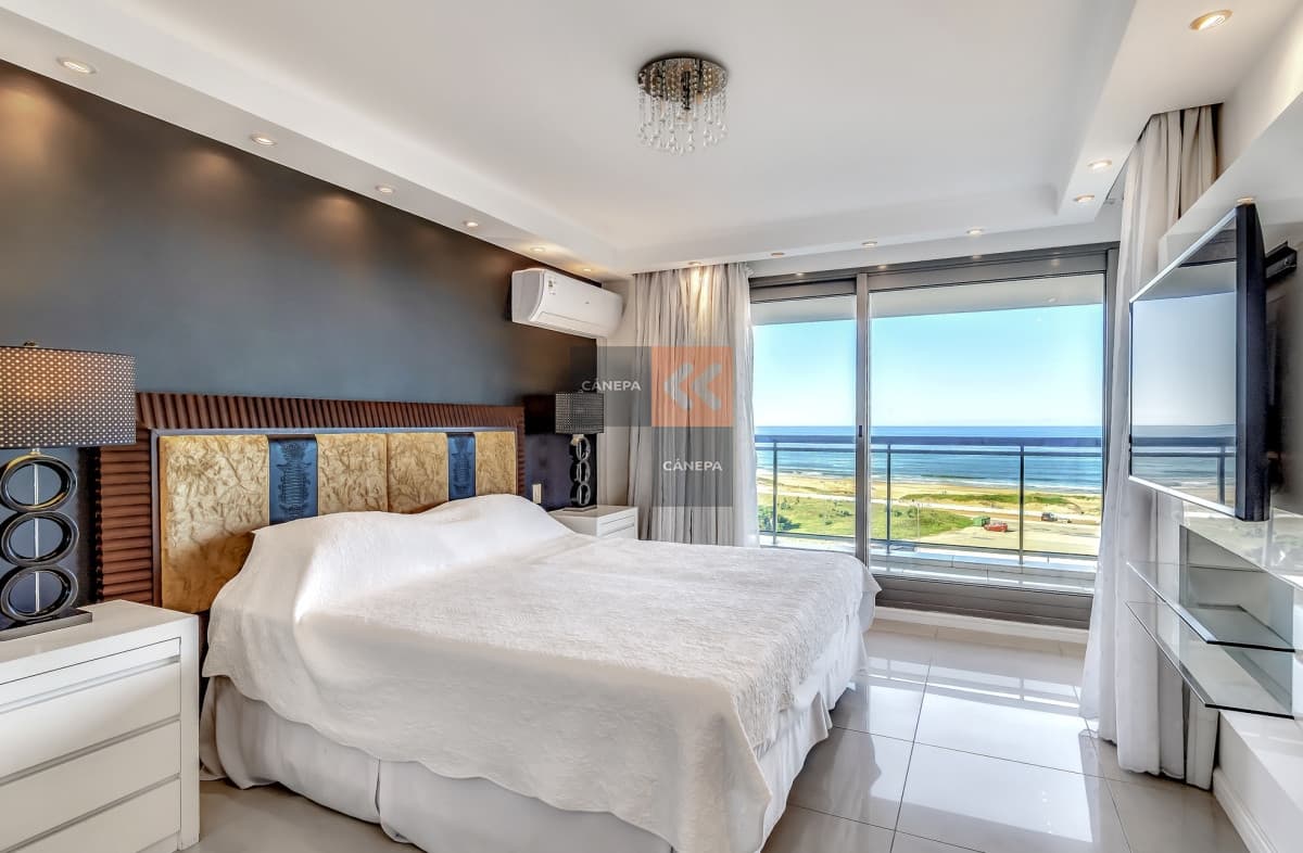 Espectacular departamento Premium Playa Brava.