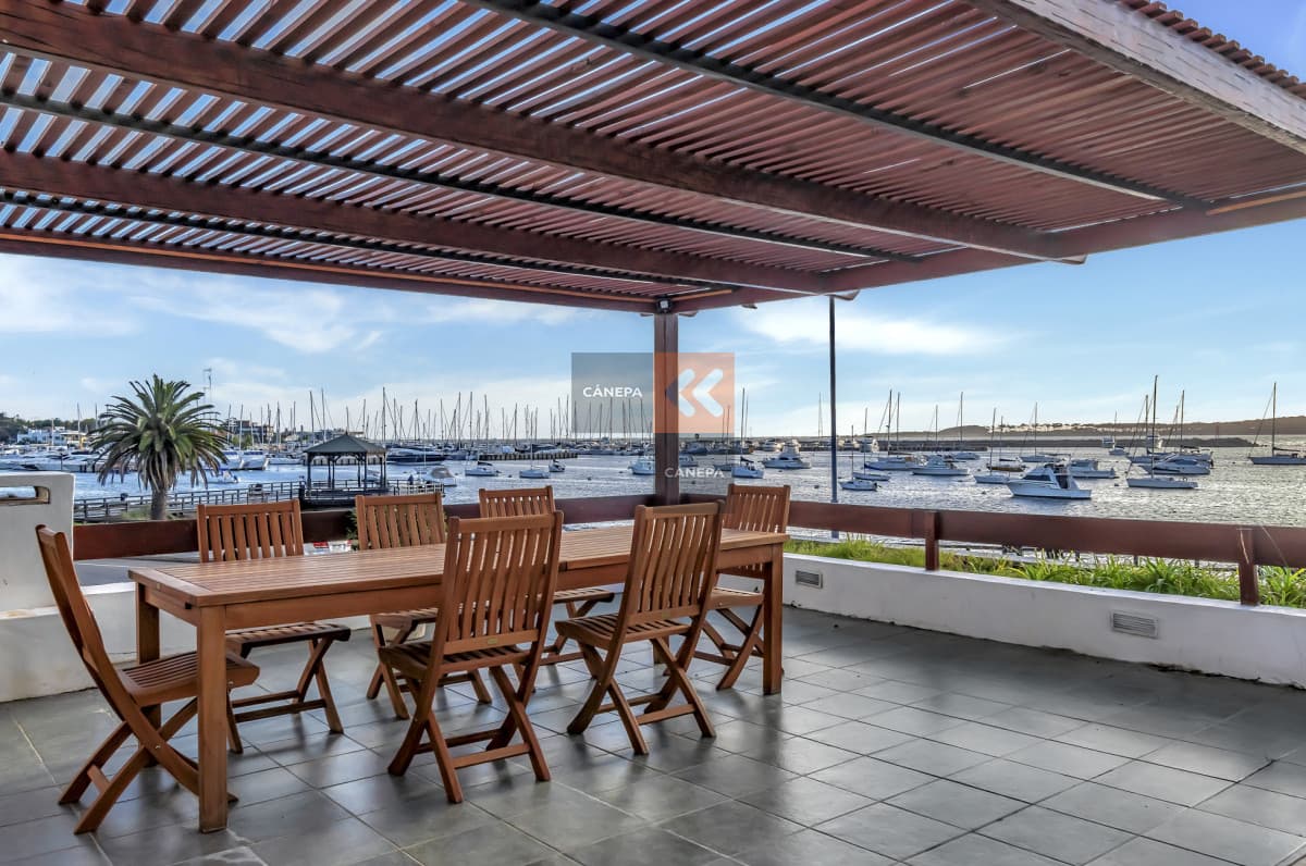 Departamento en venta con vista al puerto
