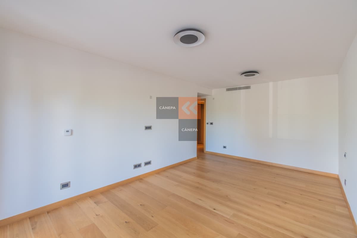 Venta apartamento de 3 dormitorios en Golf con patio + parrillero propio
