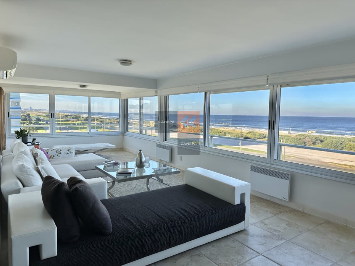 Apartamento en venta en primera linea de 3 dormitorios