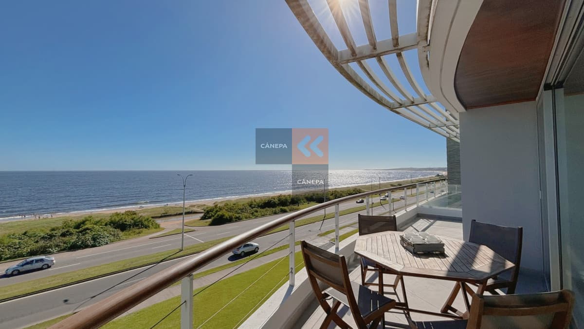 Departamento en primera línea de Playa Mansa