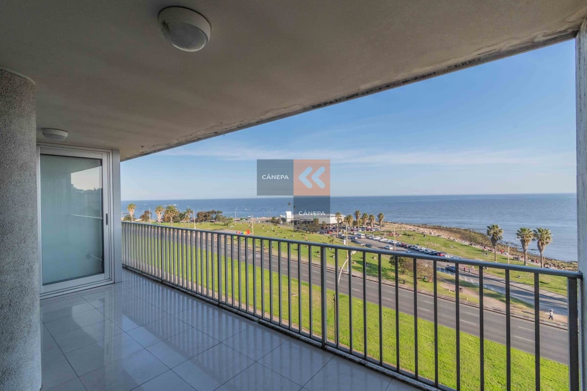 Venta excelente apartamento 3 dormitorios sobre la Rambla de Pocitos