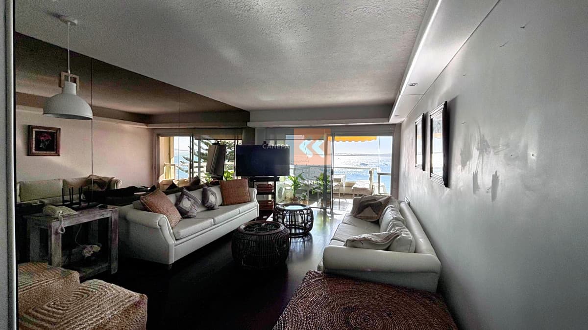 Disponible en alquiler espectacular apartamento en Mansa, con vistas inigualables al mar
