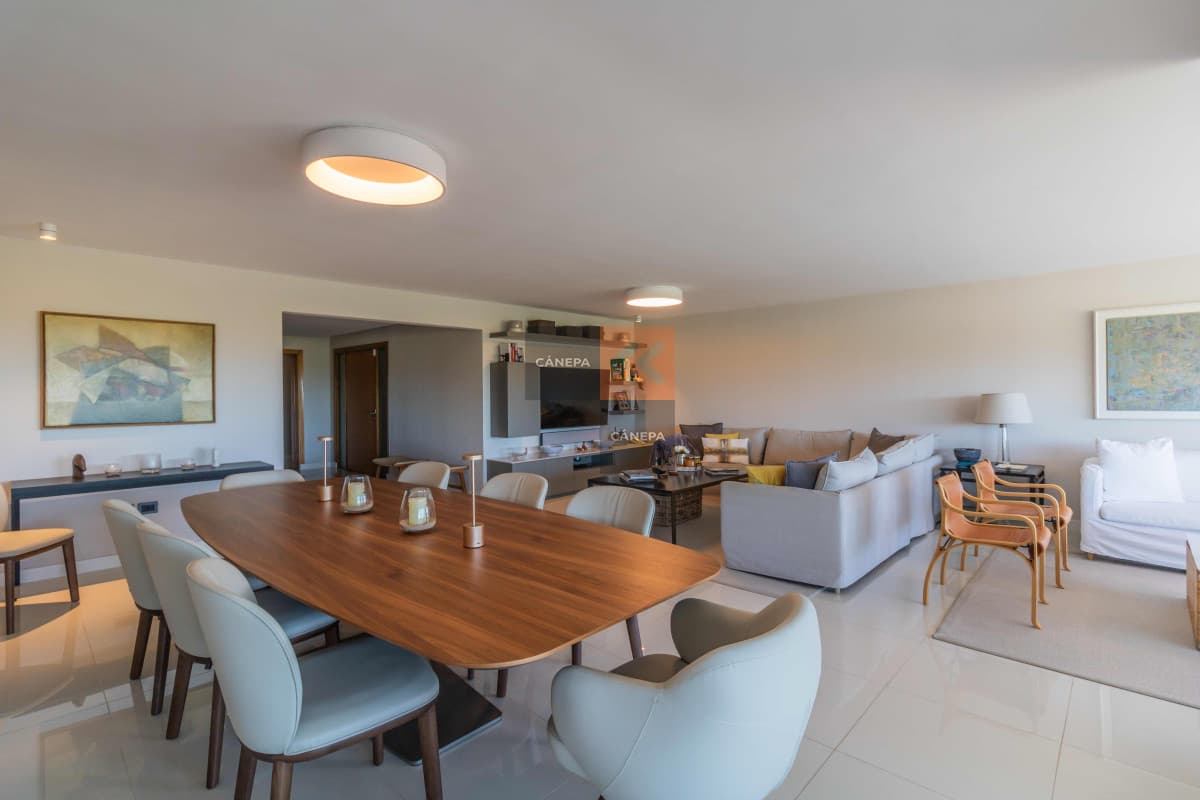 Departamento de 3 dormitorios en venta frente al mar