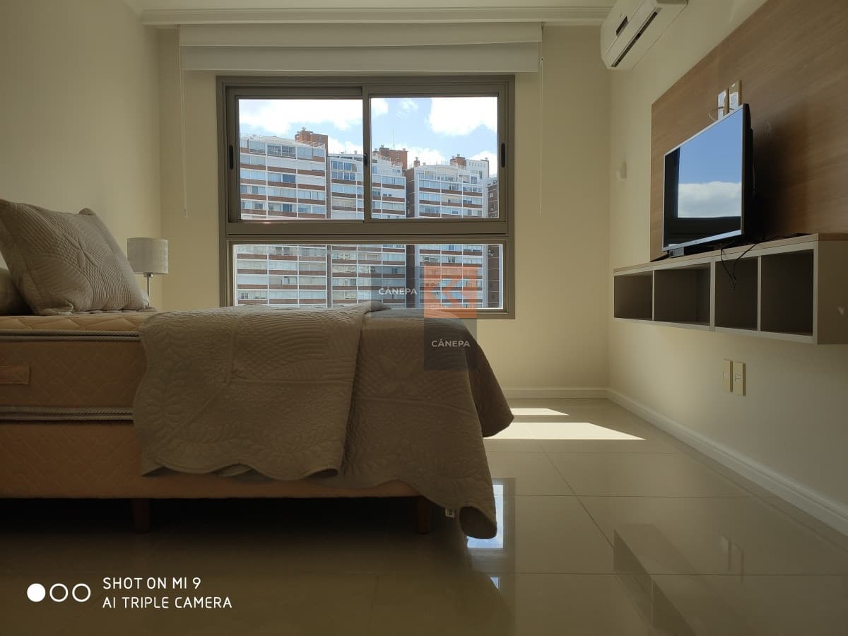 Edificio de lujo, a metros a la Mansa y de la Brava, orientación al Norte