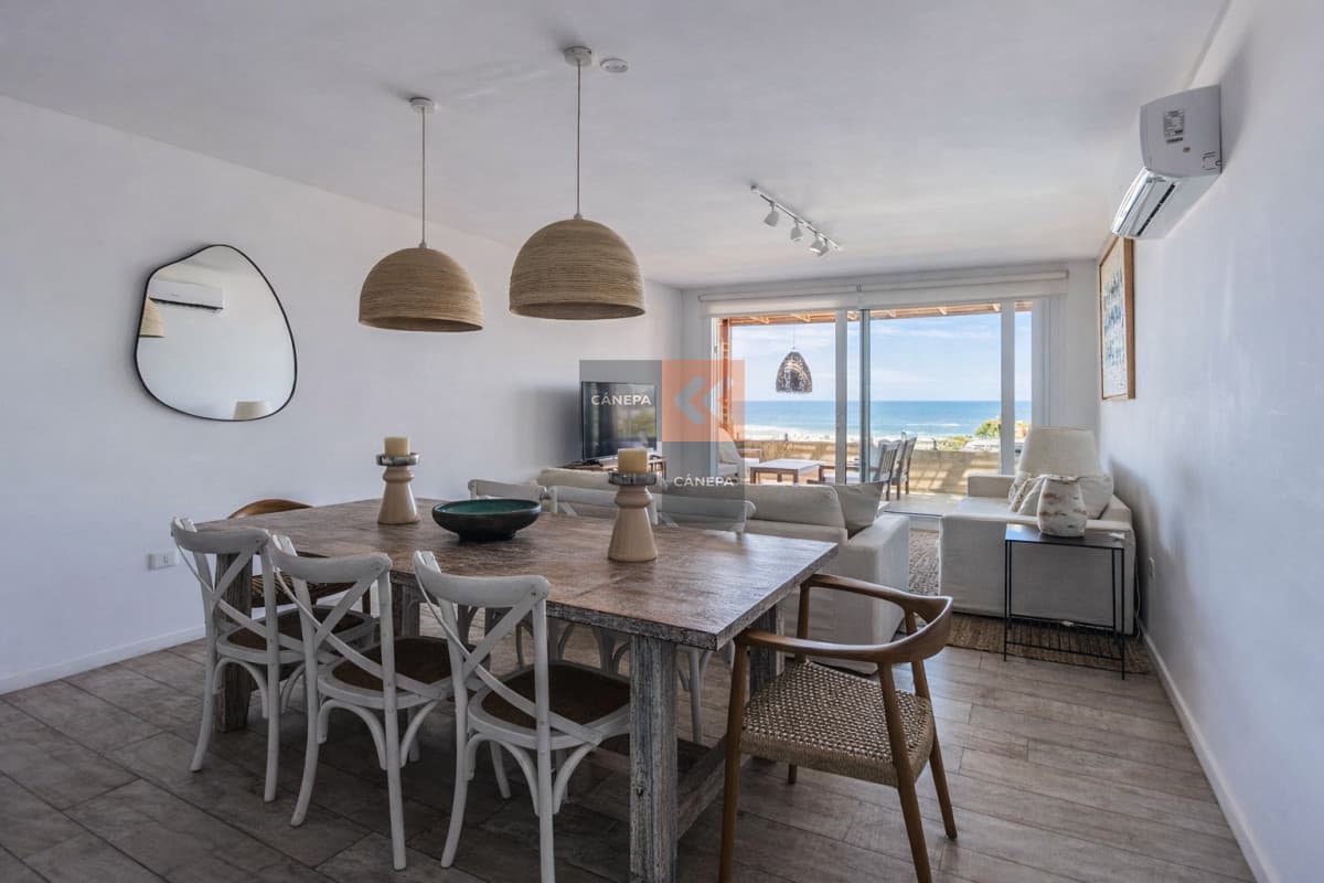 Departamento de 3 suites es venta con parrillero propio en Manantiales