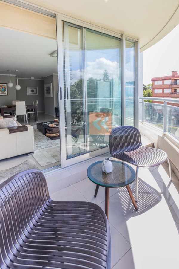 Departamento de tres dormitorios en venta con excelente ubicación