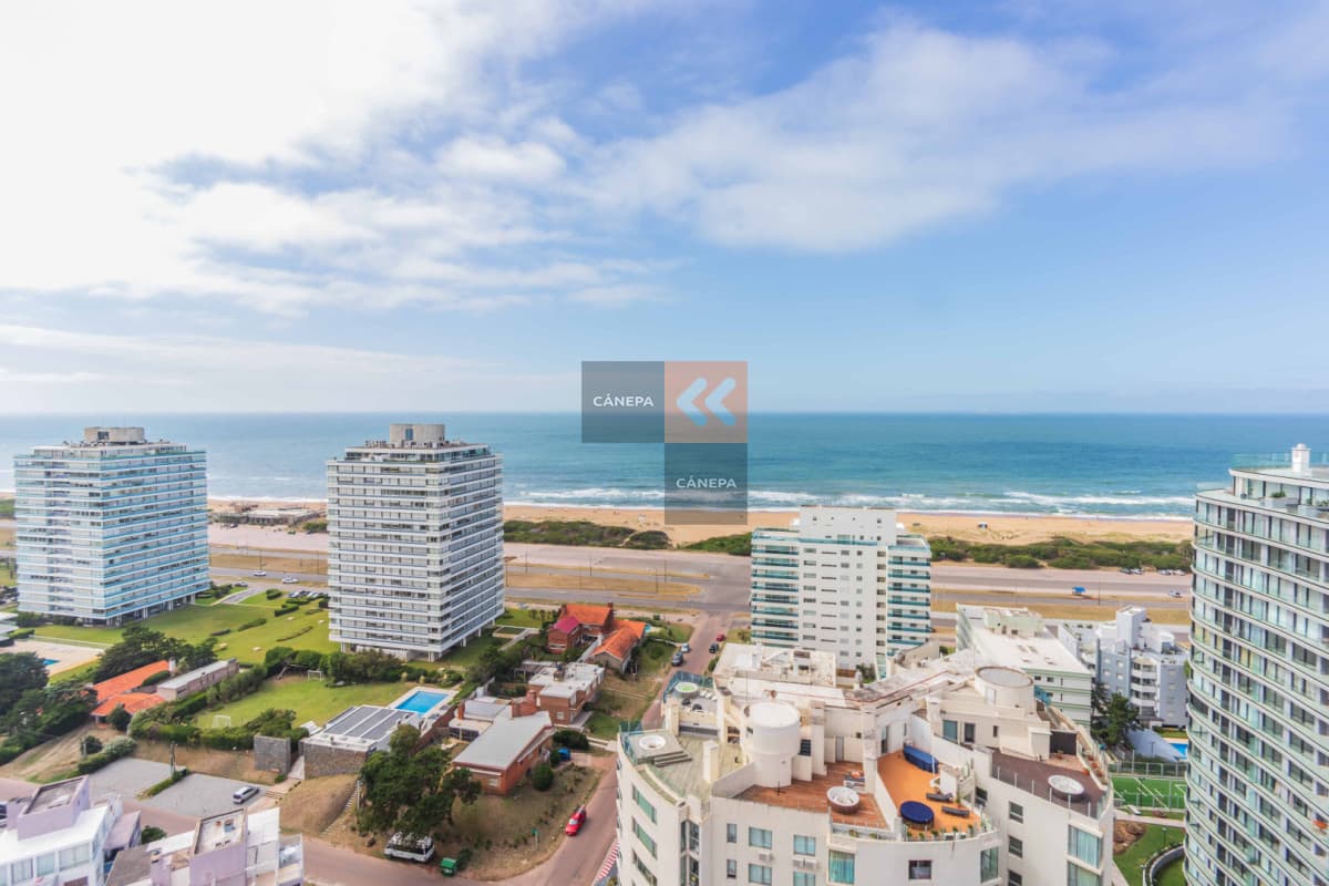 Departamento en venta de 3 dormitorios con excelentes vistas al mar Playa Brava