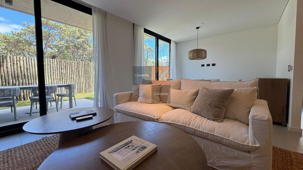Exclusivo departamento en Manantiales con jardin propio