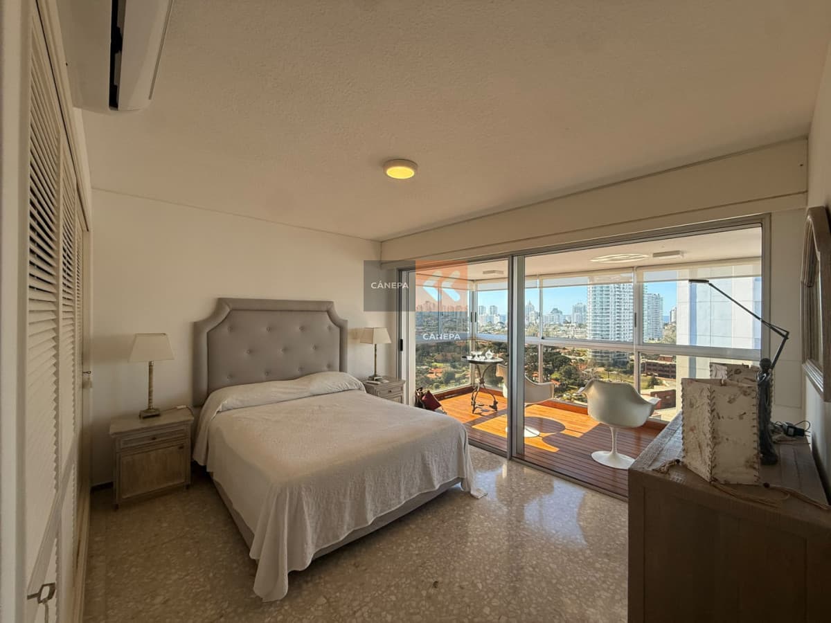 Apartamento con vista a la mansa de 2 dormitorios totalmente reciclado