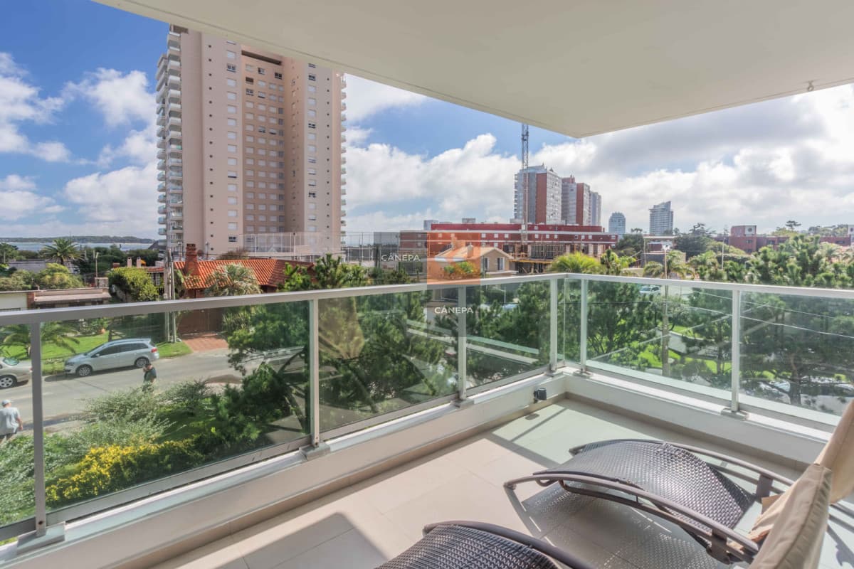 Apartamento de 3 dormitorios a solo 100mts de Playa Mansa