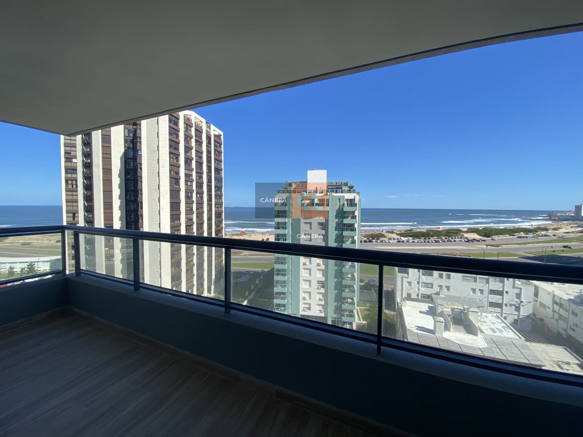 Apartamento en Brava a pasos del mar- Punta del Este
