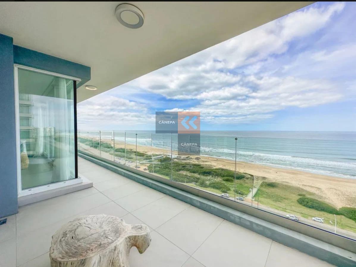Departamento frente al mar en venta