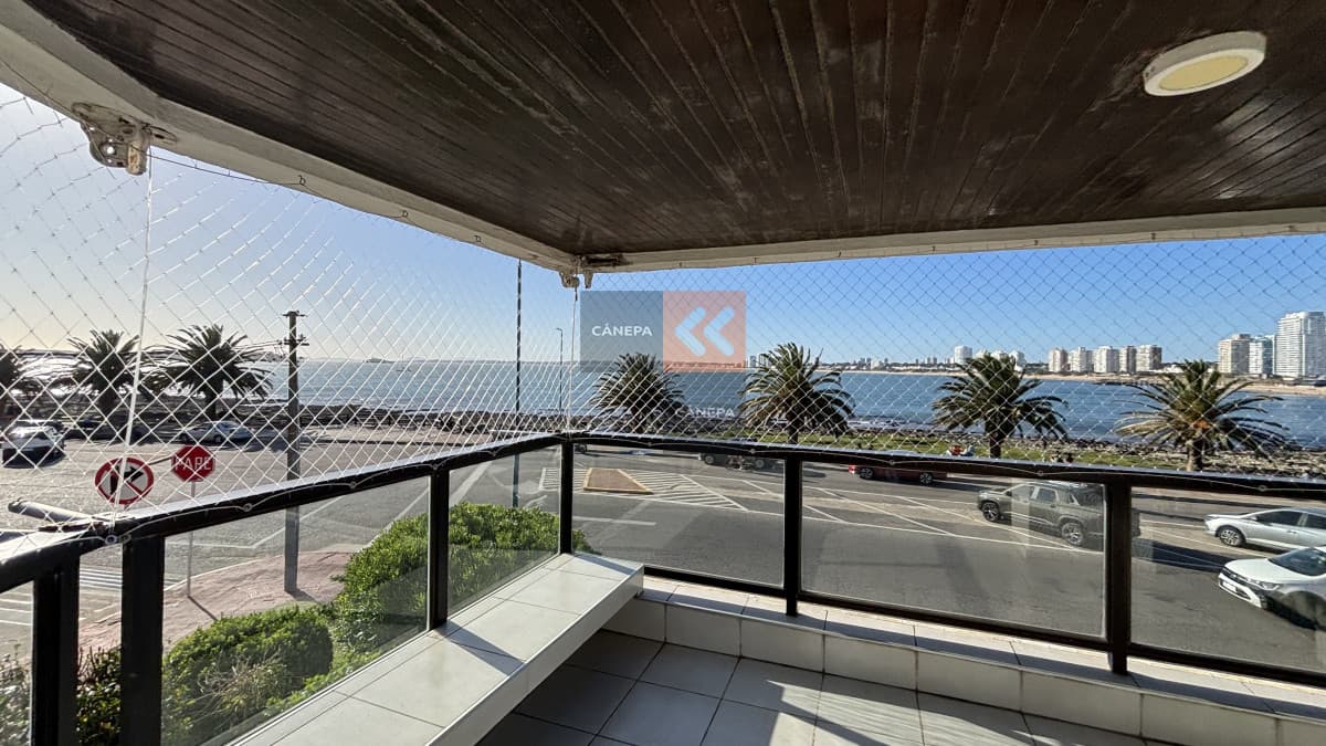 Apartamento con vista directa a la mansa