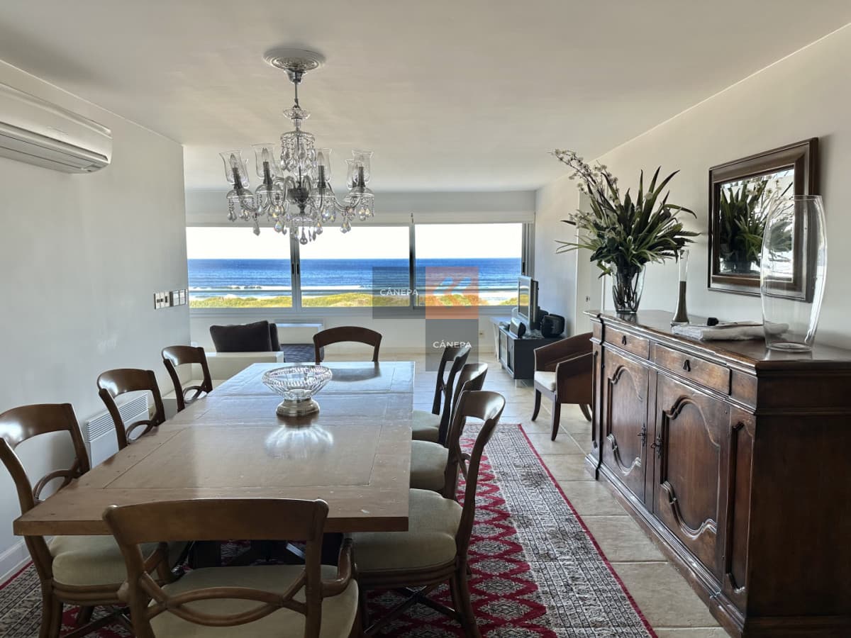 Apartamento en venta en primera linea de 3 dormitorios