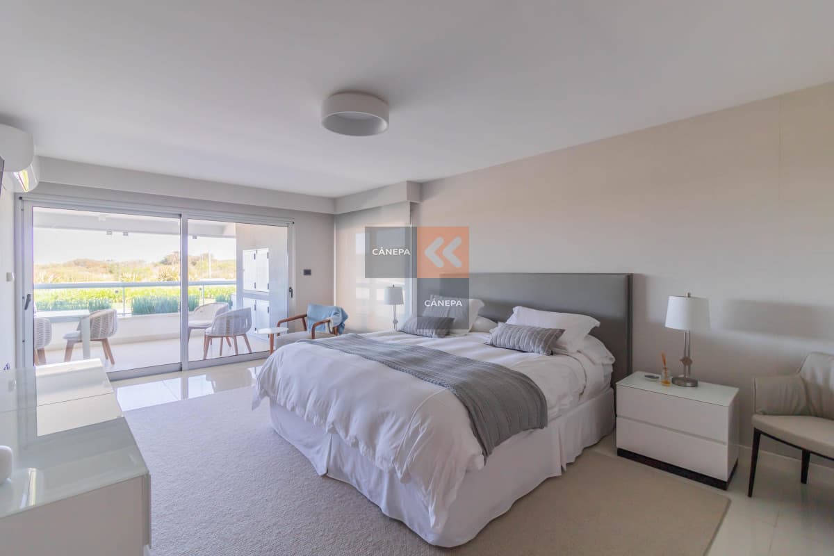 Departamento de 3 dormitorios en venta frente al mar