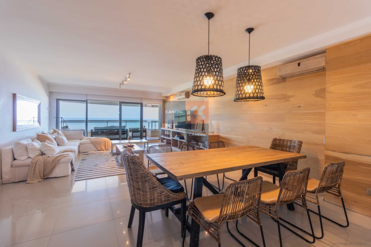 Departamento en venta de 3 suites frente a Playa Brava, con vista franca al mar