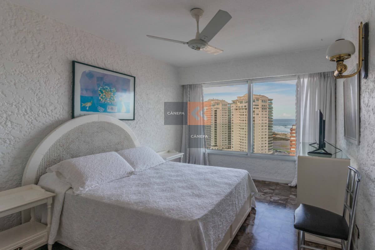 Apartamento en primera línea de la mansa con 6 dormitorios