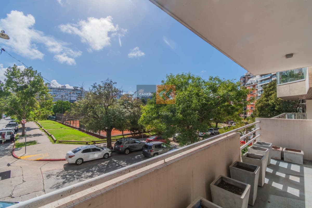 Venta apartamento de 3 dormitorios en Punta Carretas