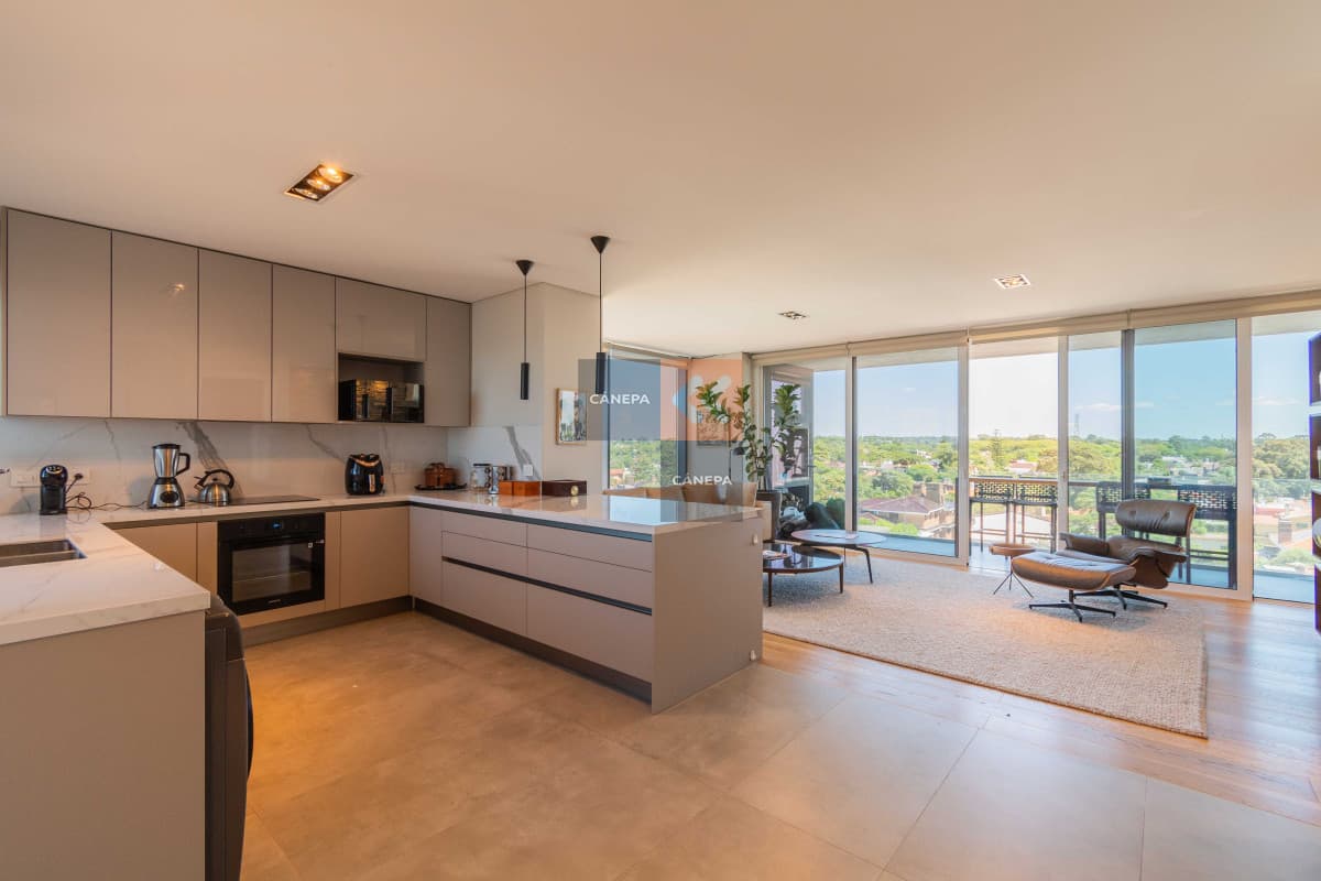 Apartamento de 3 dormitorios en Carrasco sobre rambla