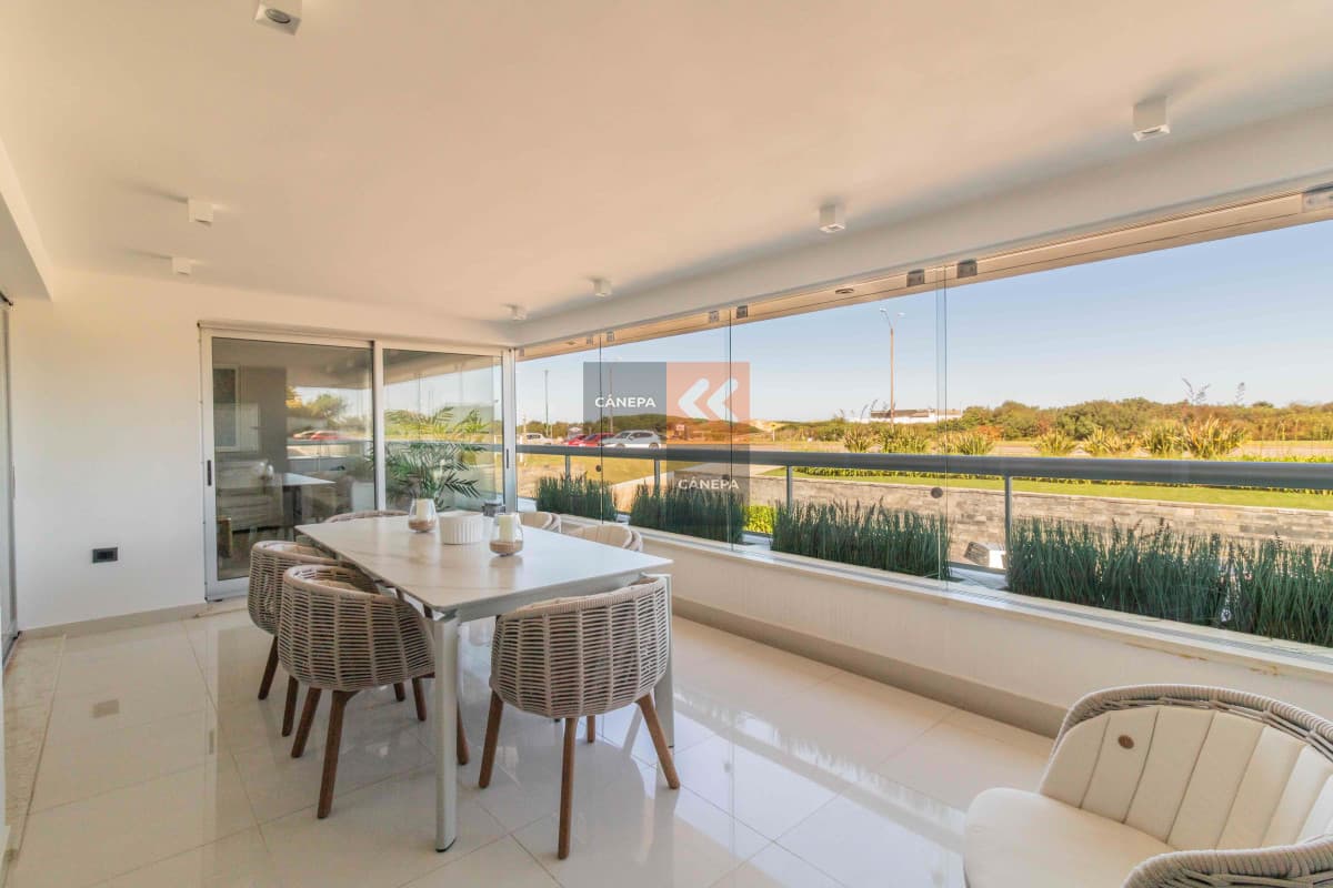 Departamento de 3 dormitorios en venta frente al mar