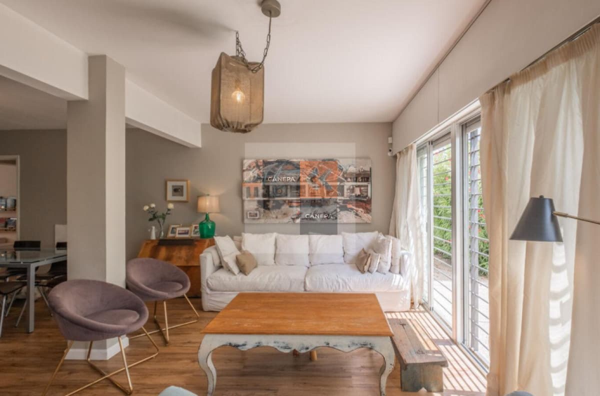 Venta con renta apartamento de 3 dormitorios + patio con parrillero en Mavin